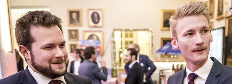 Makkerparret Anders Vistisen og Peter Kofod formår ikke at skjule skuffelsen og overraskelsen over EP19-resultatet.<br />Foto: Mads Claus Rasmussen, Ritzau Scanpix