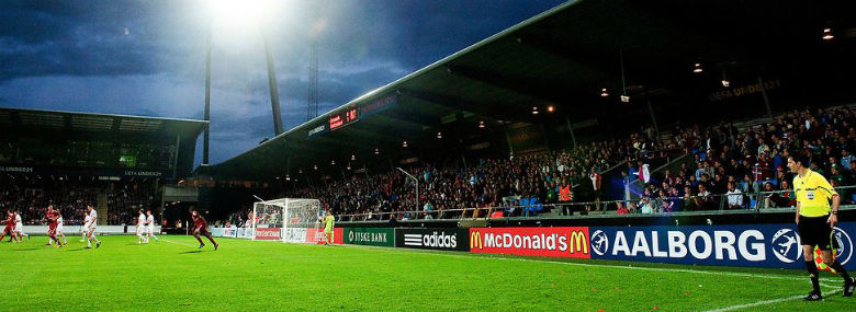 Aalborg Stadion har lagt bane til U21-landsholdets kvalifikationskampe de senere år.<br />Foto: Lars Horn