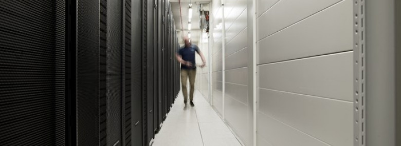 Den nye supercomputer fylder det samme som tre containere.<br />Foto: Klaus Vedfelt