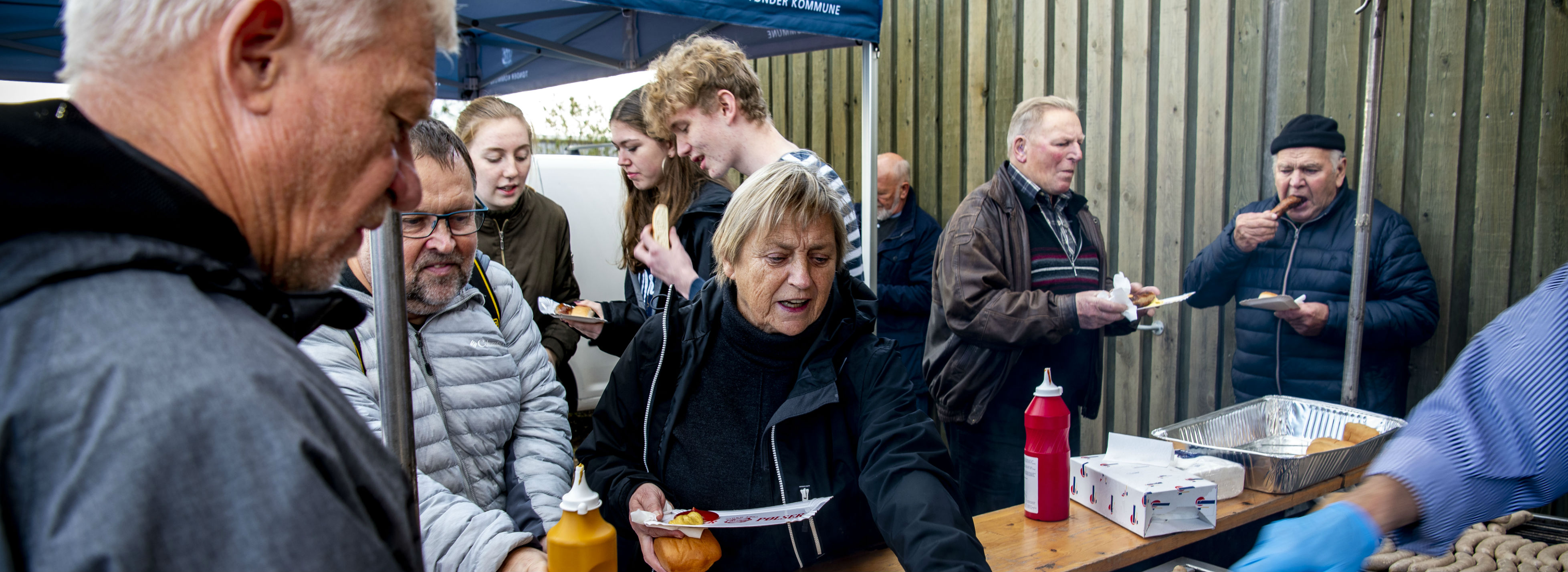 Deltidsbeboerne vil gerne være en del af det lokale liv - som da man i tirsdags fejrede første spadestik for byomdannelsen af Højer til at blive porten til Tøndermarsken.<br />Foto: Tøndermarsk Initiativet