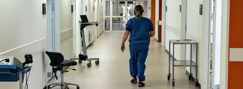 Selv om sundhedspersonale ikke uberettiget må slå op i patientjournaler, sker det, hvad der svarer til mere end en gang om dagen. Siden 2016 har der været mindst 1490 mistænkelige eller uberettigede opslag i elektroniske patientjournaler, viser en række aktinsigter, som Politiken har fået. <br />Foto: Henning Bagger, Ritzau Scanpix