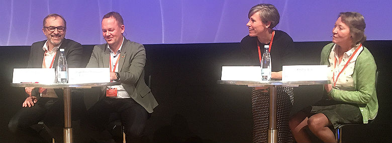 Fra venstre borgmester Michael Ziegler (K), Høje-Taastrup, borgmester Jesper Frost Rasmussen (V), Esbjerg, borgmester Winni Grosbøll (S), Bornholm, og økonomiudvalgsmedlem og tidligere borgmester Kirstine Bille (SF), Syddjurs.<br />Foto: Michael Kjærgård, dknyt