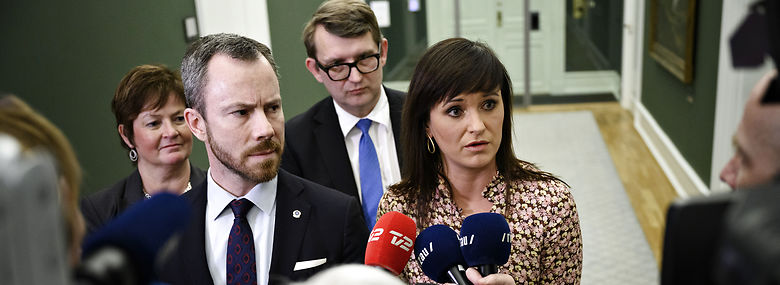 Bistre miner uden for Statsministeriet efter Venstres møde med statsminister Mette Frederiksen (S). Fra venstre kommunalordfører Anni Matthiesen, partiformand Jakob Ellemann-Jensen, finansordfører Troels Lund Poulsen og politisk ordfører Sophie Løhde.<br />Foto: Philip Davali, Ritzau Scanpix