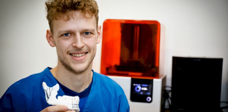 Diplomingeniør Joakim Lindhardt er leder af nye 3D-printcenter på Aarhus Universitetshospital.<br />Foto: Tonny Foghmar, Aarhus Universitetshospital