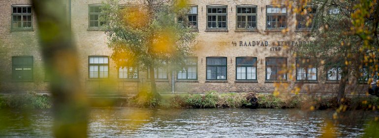 Raadvad er et ud af en række tidlige industrianlæg, der blev anlagt langs Mølleåen nord for København, hvor de udnyttede åens vand som kraftkilde. Området kaldes ofte for den danske industris vugge. <br />Foto: Niels Christian Vilmann, Ritzau Scanpix