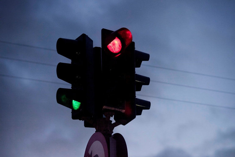 Normalt kan lyskryds programmeres til at tage højde for fx myldretid, men AI-lyskryds kan følge trafikken her og nu. - 