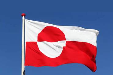 Flere kommuner hejser Grønlands flag i længere tid